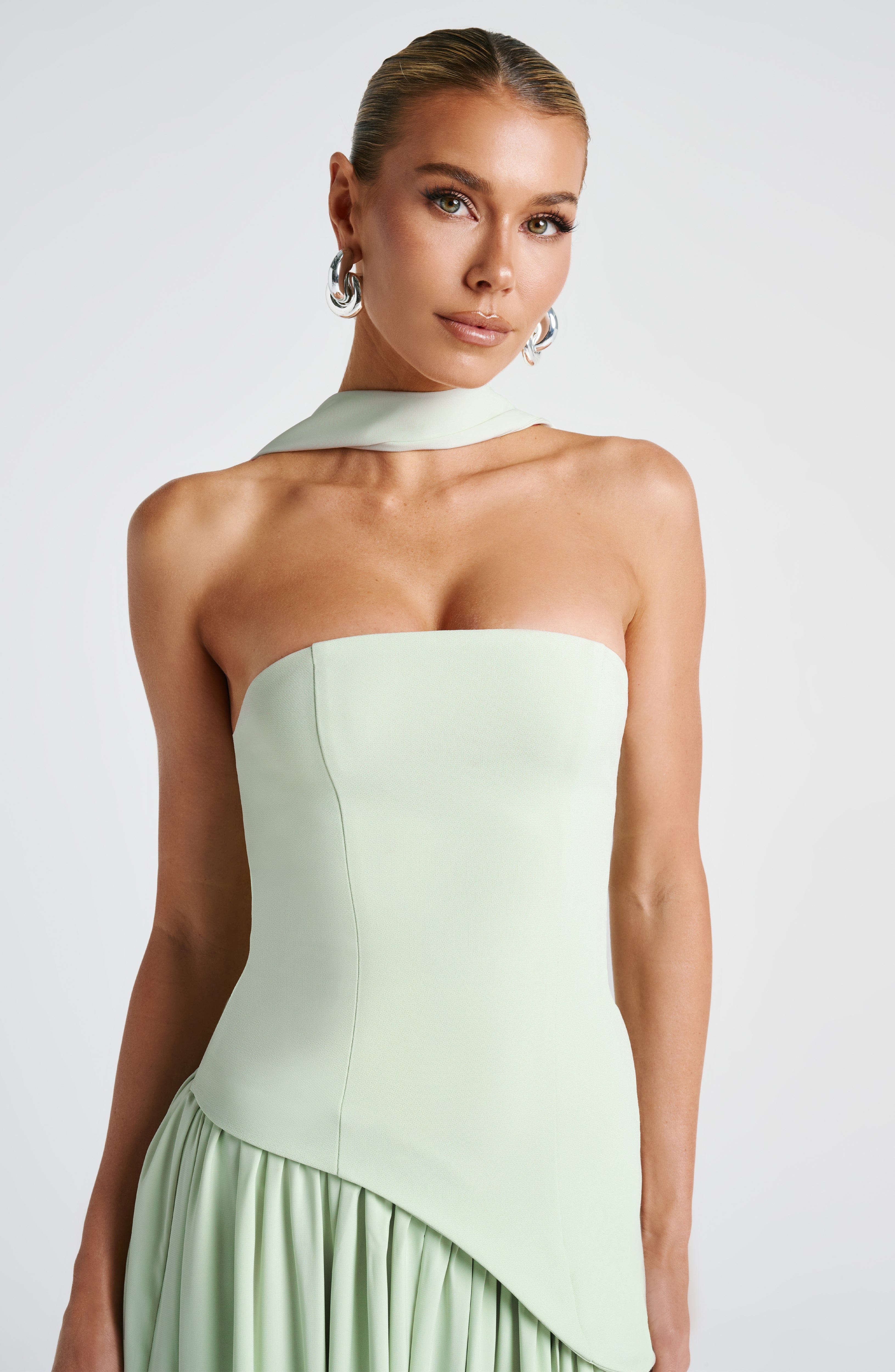 Bronte - Elegant Backless Pleated Maxi Dress